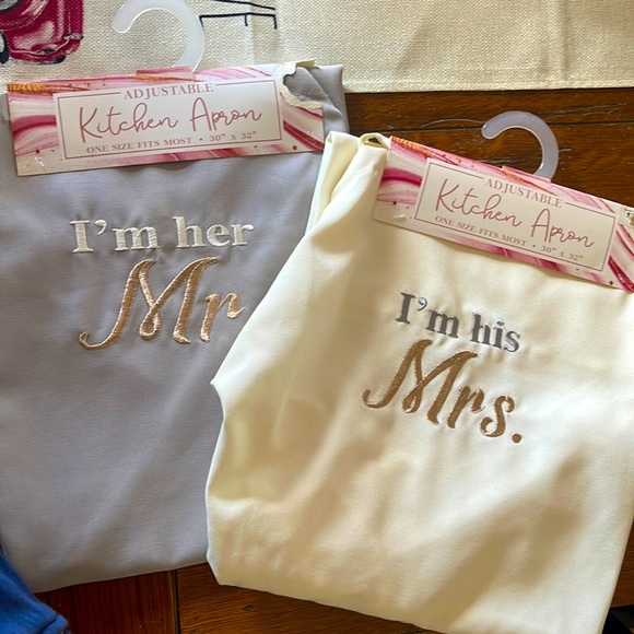 Brand new Mr and Mrs aprons - Picture 1 of 5